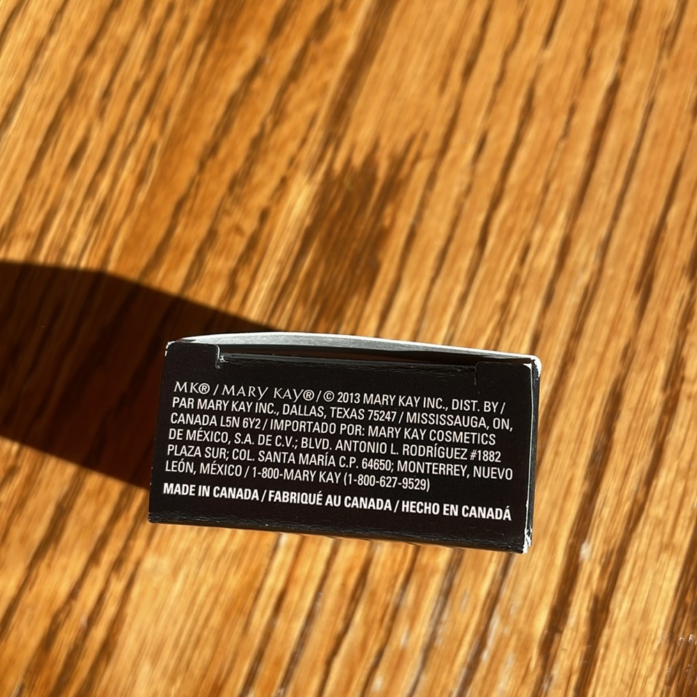 Mary Kay cream eye color shade: Iced Cocoa - Picture 5 of 7